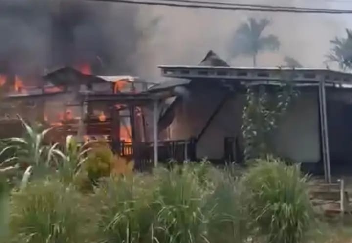 LAGI LAGI SI JAGO MERAH MENGAMUK KEBAKARAN RUMAH WARGA